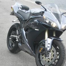 Yamaha r1