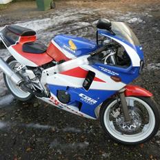 Honda cbr 400RR solgt