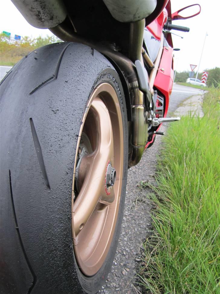 Ducati 916 - Nu med Pirelli Diablo SuperCorsa SP. De klistrer godt :-) billede 12