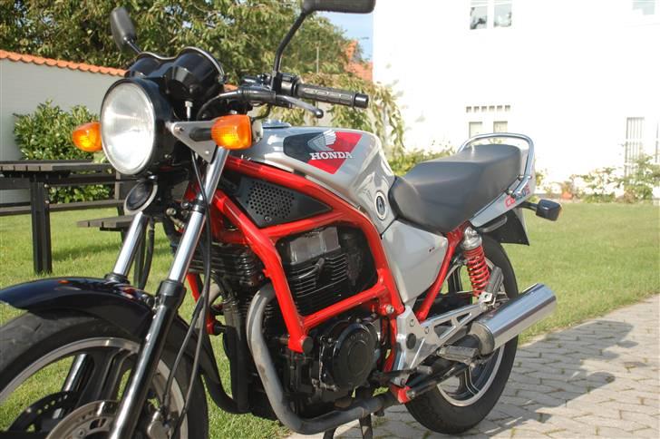 Honda CB 450 S - SOLGT - Det røde stel er særkende for "S" udgaven af CB 450 billede 3