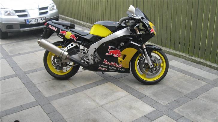 Kawasaki ZX 400R totalt skadet billede 2