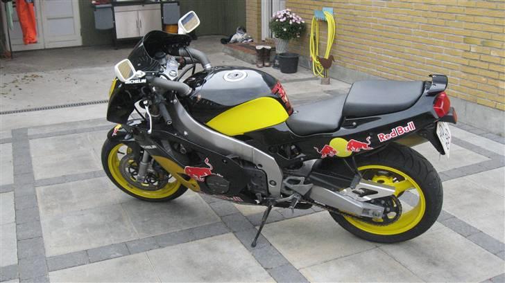Kawasaki ZX 400R totalt skadet billede 4