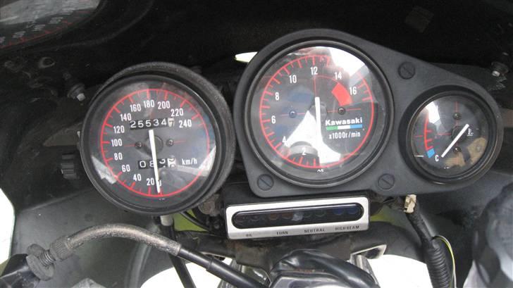 Kawasaki ZX 400R totalt skadet billede 7