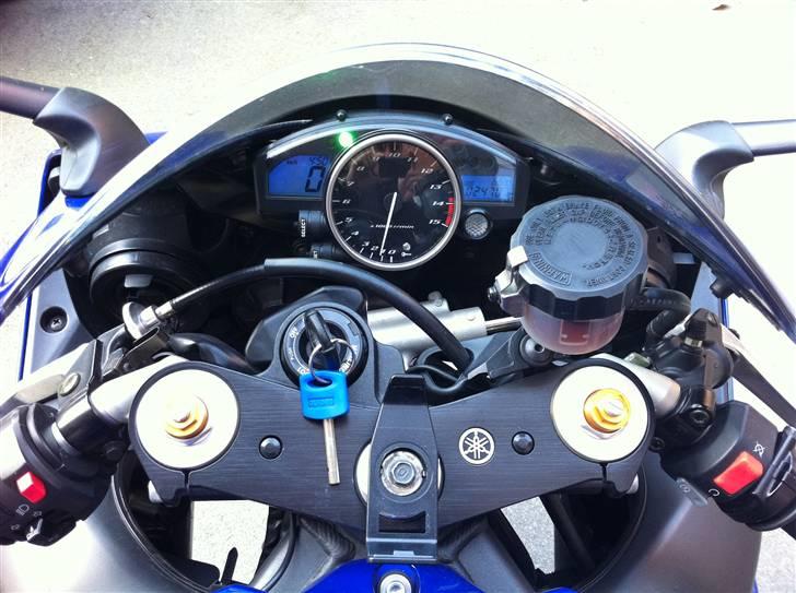 Yamaha YZF R1 billede 2