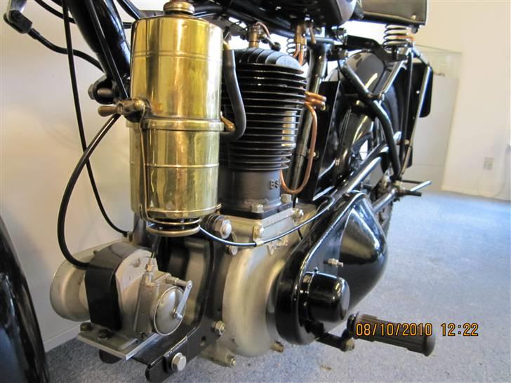 BSA 550 - Gasgenerator til karbid og vand = lys i lygterne. billede 4