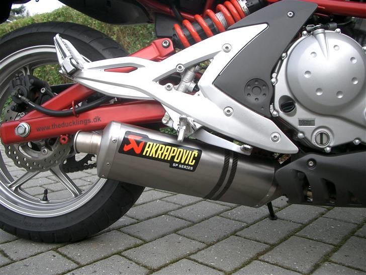 Kawasaki ER-6N - Akrapovic potte monteret billede 9