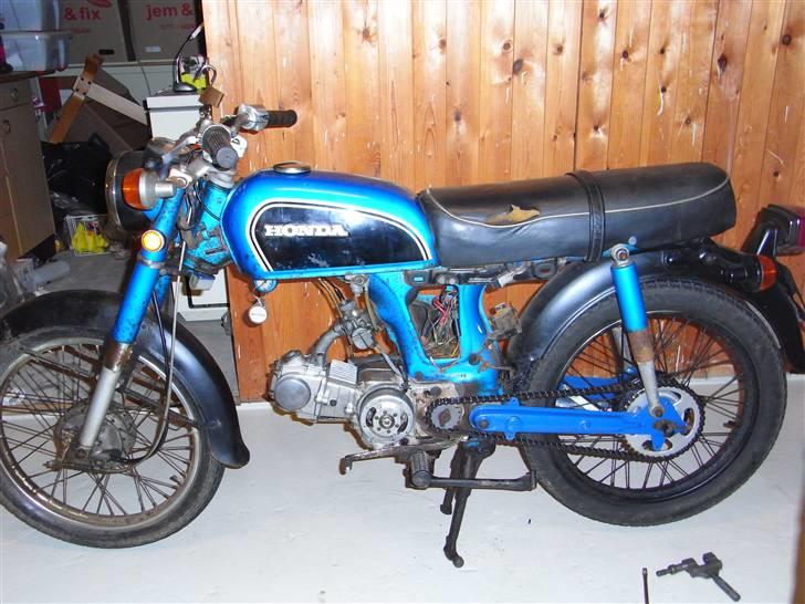 Honda CD70K1 billede 2