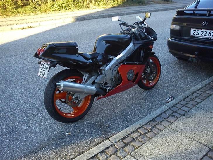 Honda CBR 400RR billede 10