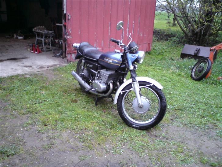 Suzuki GT 380 billede 2