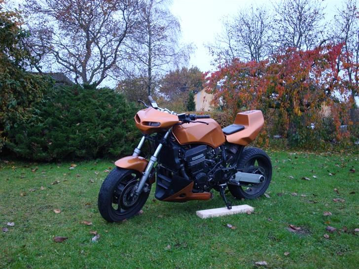 Kawasaki GPZ 900 street fighter billede 1