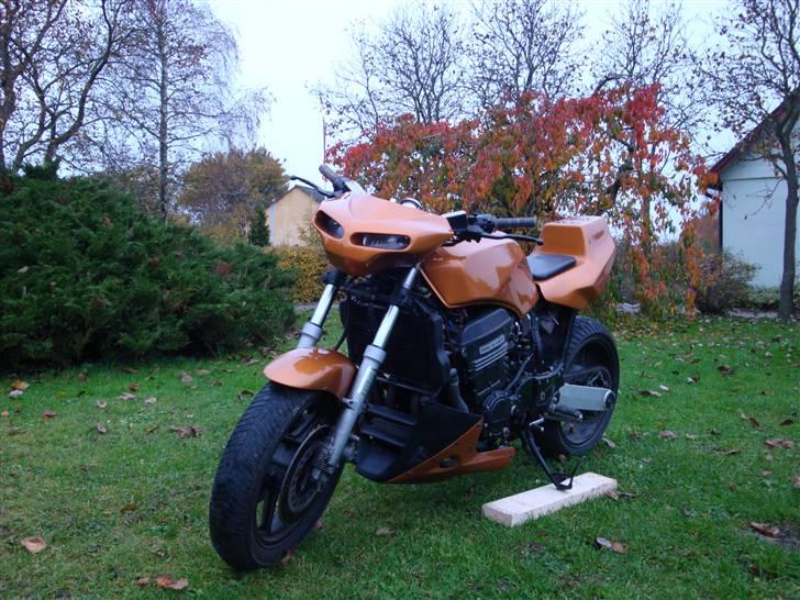 Kawasaki GPZ 900 street fighter billede 2