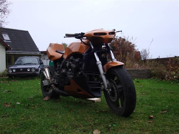 Kawasaki GPZ 900 street fighter billede 3