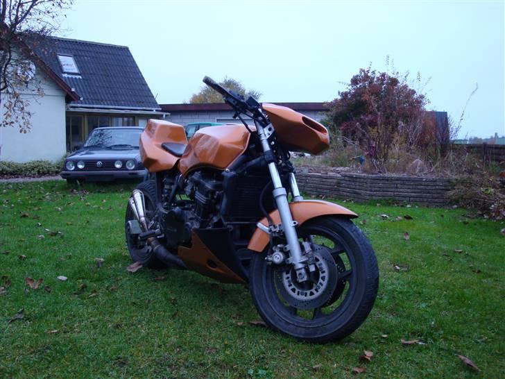Kawasaki GPZ 900 street fighter billede 4