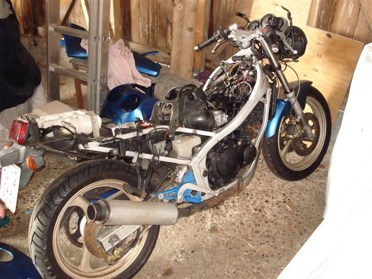 Suzuki GSXR 250 - Har haft den godt og vel skruet fra hinanden i foråret billede 5