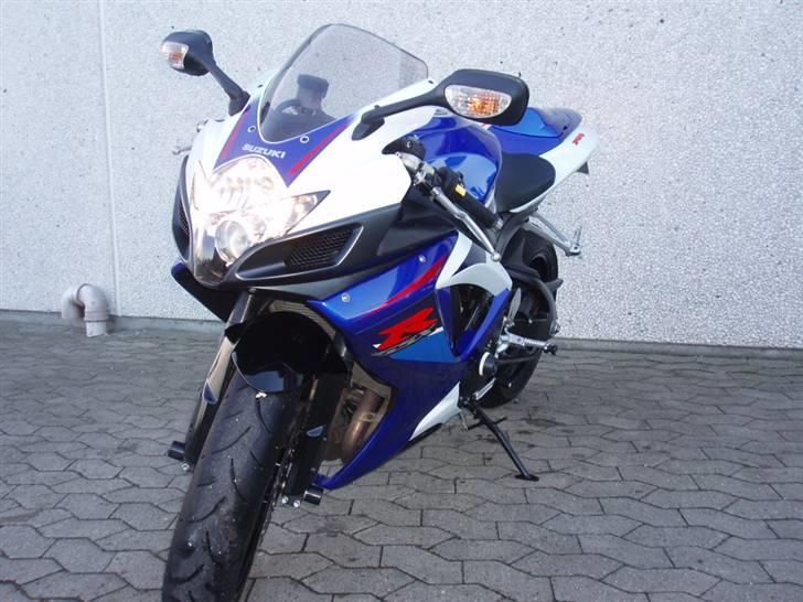 Suzuki GSXR 750 K7 - SOLGT billede 1