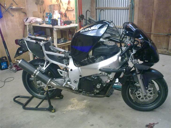 Suzuki GSX-R600 - Service og undertray klar gøring billede 8