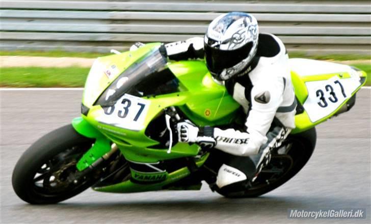 Yamaha yzf R1 billede 2