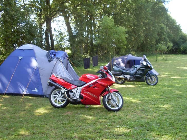 Honda VFR 750 F.  RC 36. billede 1