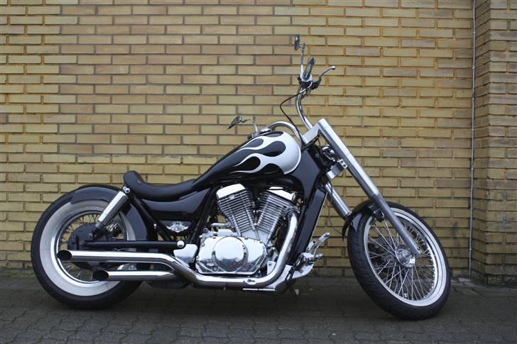 Suzuki Intruder VS 750 (SOLGT) billede 1