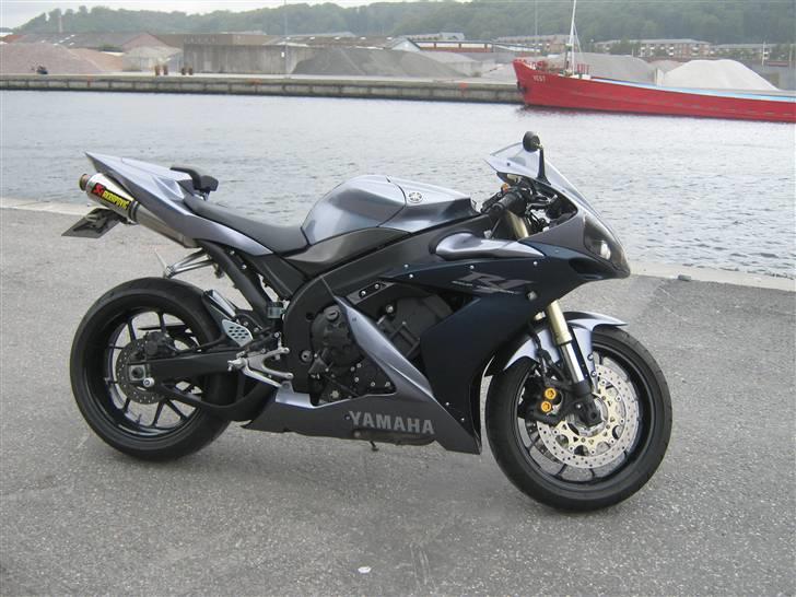 Yamaha r1 billede 1