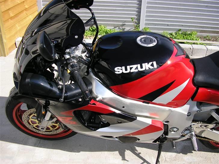 Suzuki gsxr 750 srad solgt billede 20