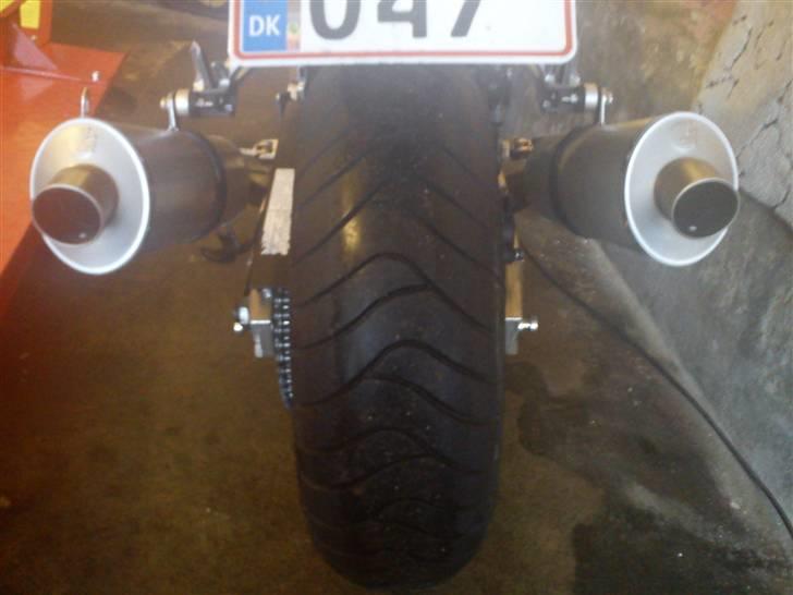 Suzuki SV1000S - 190mm bagdæk. Hmm! ved sku ikke om jeg skulle tage og skifte til 180mm næste gang, men det sad på cyklen da jeg købte den. billede 6