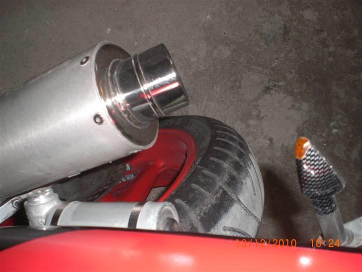 Suzuki gsxr 400 rr sp *solgt* - Her kommer den dejlige larm ud. billede 6