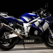 Yamaha R6