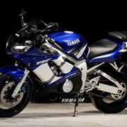 Yamaha R6