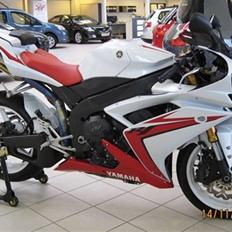 Yamaha r1