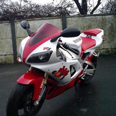 Yamaha YZF R1
