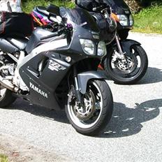 Yamaha YZF 750 R