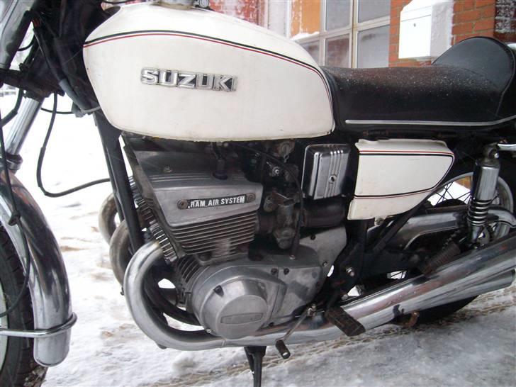 Suzuki GT 550 Solgt billede 6
