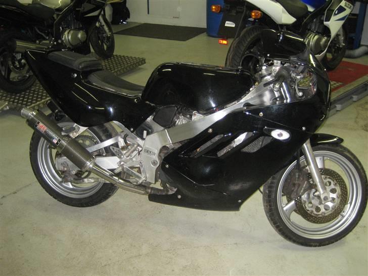 Suzuki GSX-R 400 billede 1