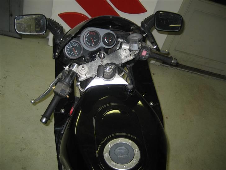 Suzuki GSX-R 400 billede 5