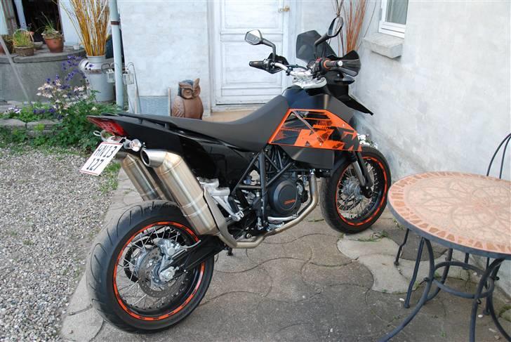 KTM supermoto 690 sm -  Sommer 2010. Tak til Poul R for hjælp med nr. pladeholder. billede 6