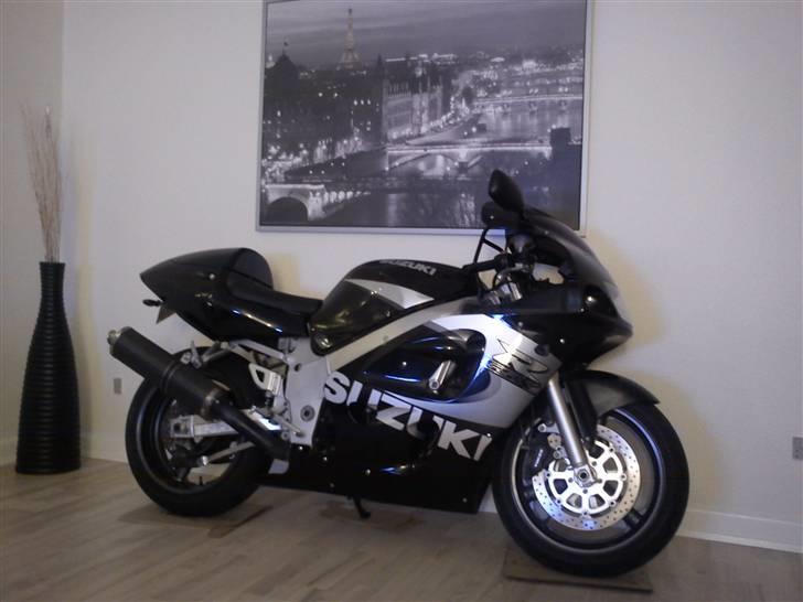 Suzuki Gsxr 600 Srad - Vinter opbevaring i stuen:P..  billede 1
