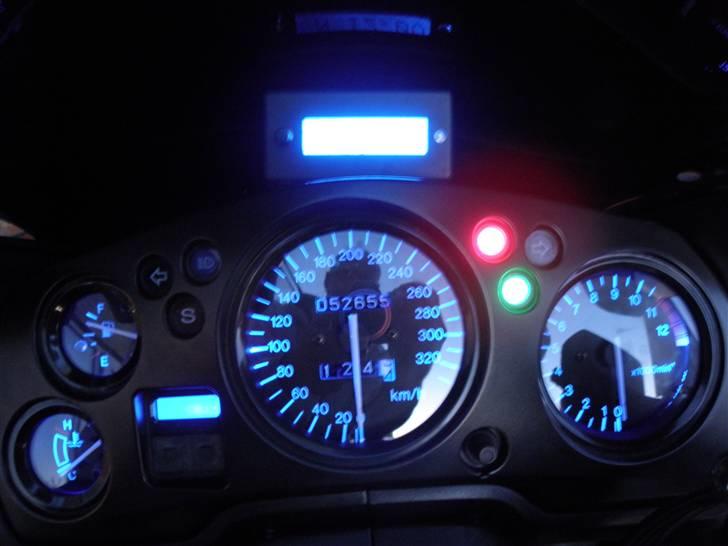 Honda Cbr1100xx Blackbird (solgt) - Blåt lys.. og BB gearindikator / km/t / volt billede 14