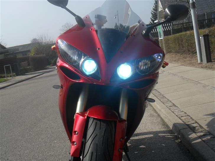 Yamaha R1 billede 8