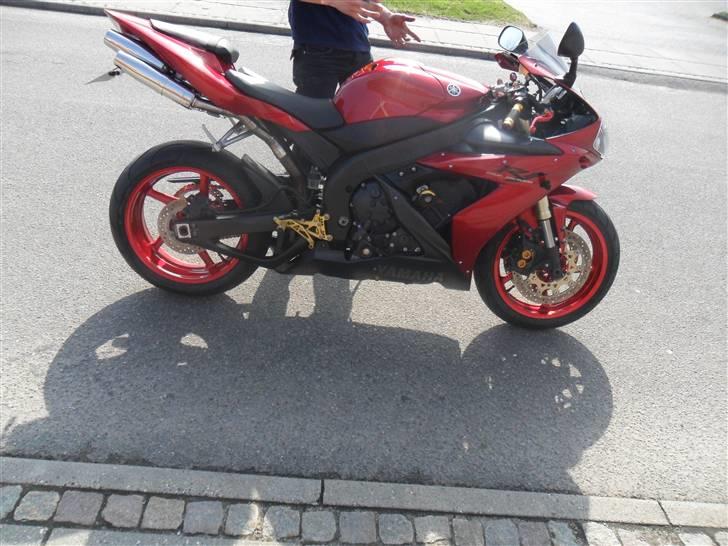 Yamaha R1 billede 10