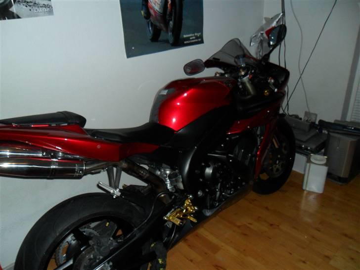 Yamaha R1 - Har næsten lige fået den, derfor ikke bedre billeder. billede 12
