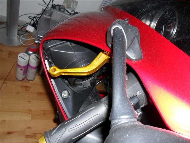 Yamaha R1 - Har næsten lige fået den, derfor ikke bedre billeder. billede 13