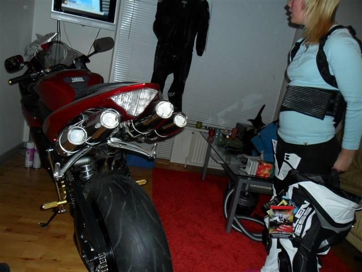 Yamaha R1 - Har næsten lige fået den, derfor ikke bedre billeder. billede 17