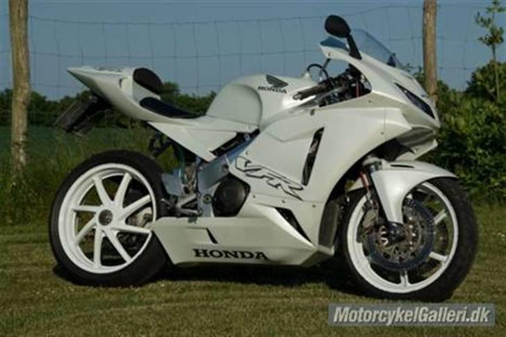 Honda VFR 400 R nc 30  - Solgt  billede 10