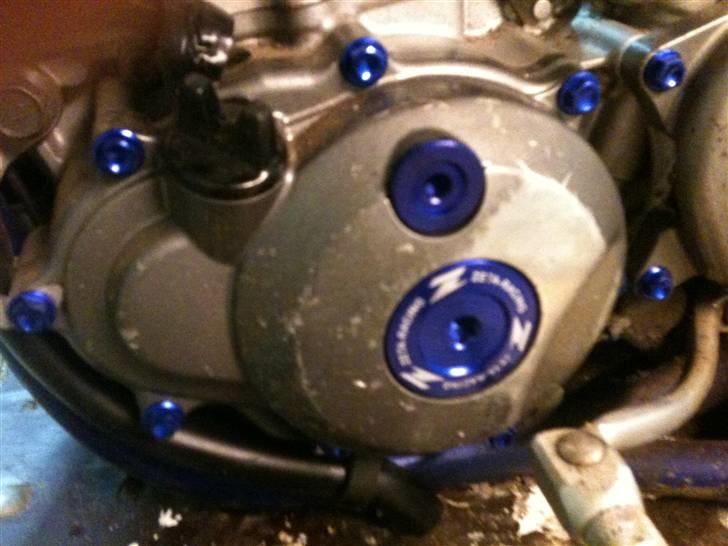 Yamaha Yz 250F MX  - Blå engine plugs, blå alu bolte. billede 6