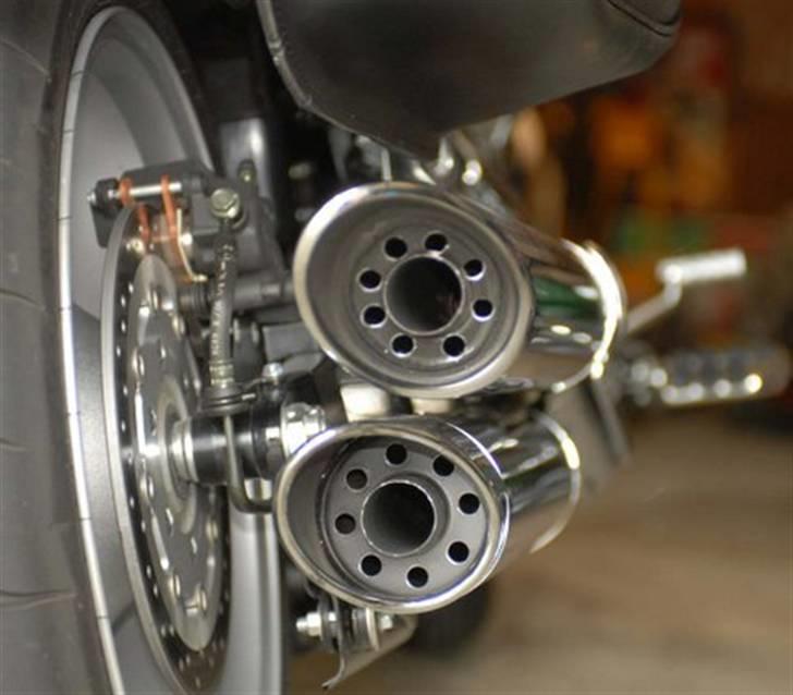 Suzuki vzr 1800 intruder - Boret huller i original udstødning vzr 1800 billede 9