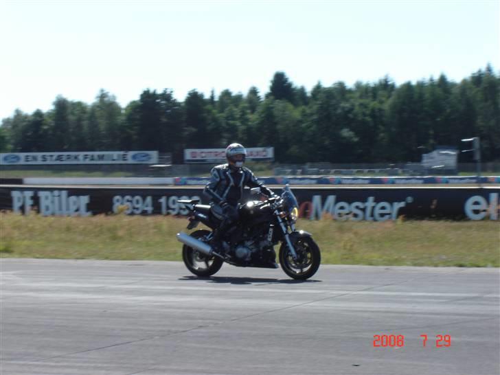 Suzuki SV 1000 N - Fed dag på Jyllandsringen billede 14