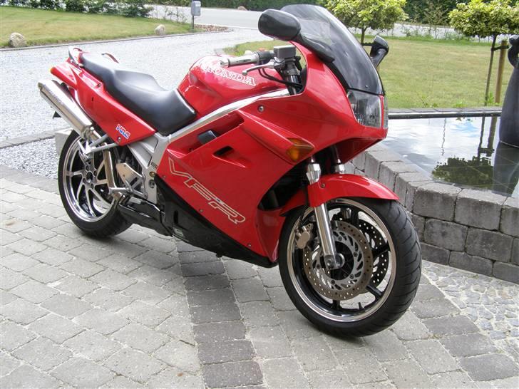 Honda VFR 750 F billede 2