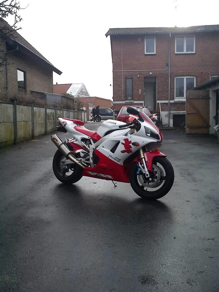 Yamaha YZF R1 billede 1