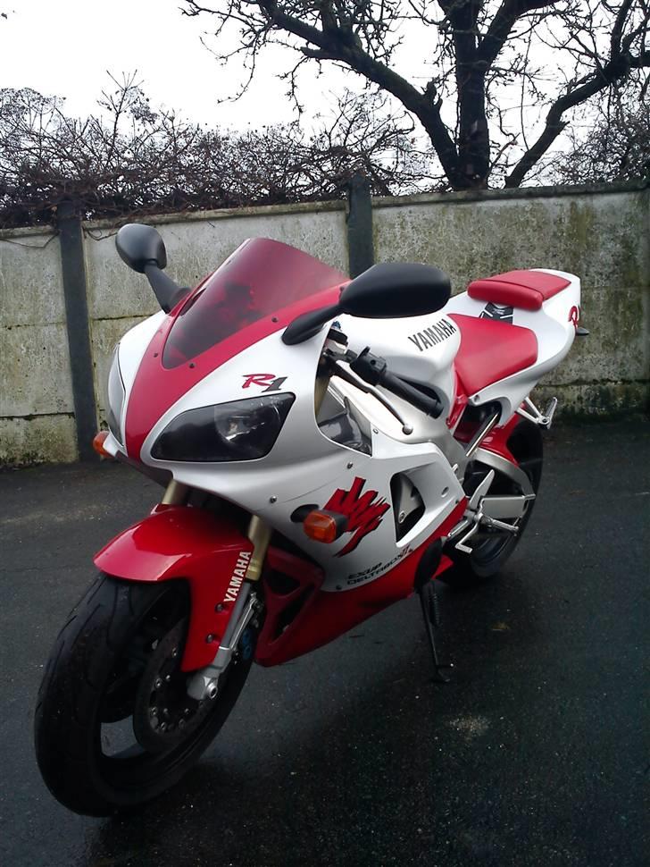 Yamaha YZF R1 billede 2